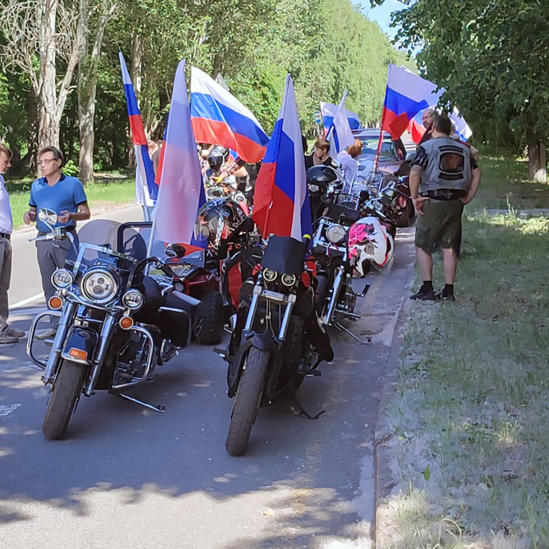 В Северске впервые в честь Дня России состоялся мотопробег | 14.06.2022 |  Северск - БезФормата